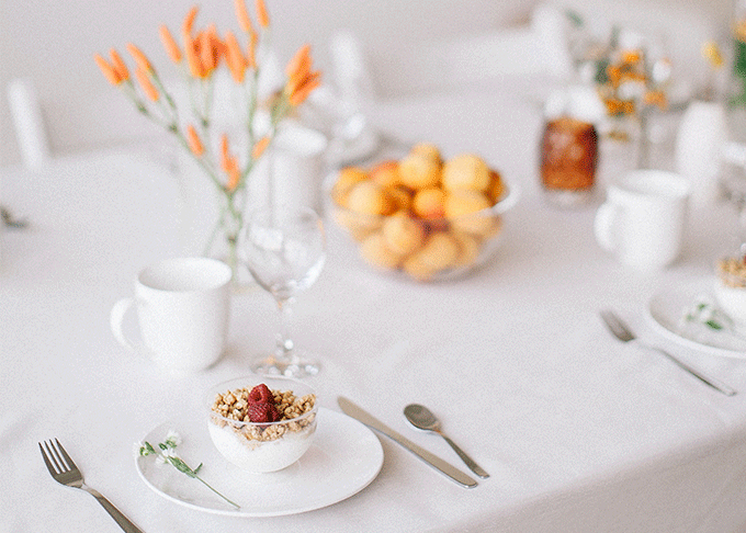 UNA TARDE CON AUTÉNTICO SELLO REINA MORA